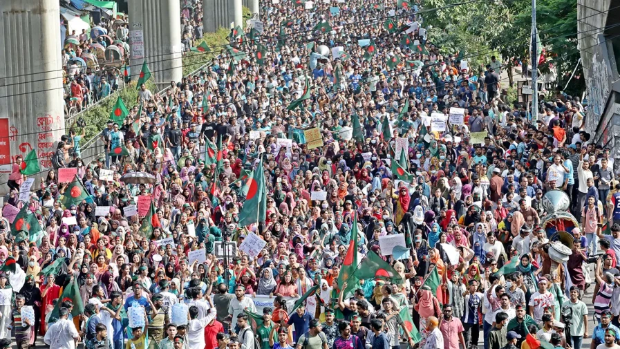 কোটাবিরোধী আন্দোলনে শাহবাগ জনসমুদ্রে পরিণত হয়।