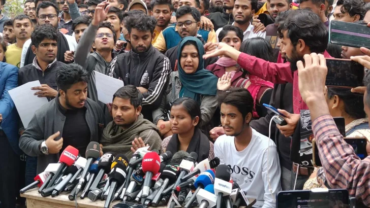 সাত কলেজের শিক্ষার্থীদের সংবাদ সম্মেলন। ছবি : সচিবালয় নিউজ